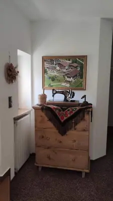 a dresser in a room with a painting on the wall at Mitterhofer in Villandro
