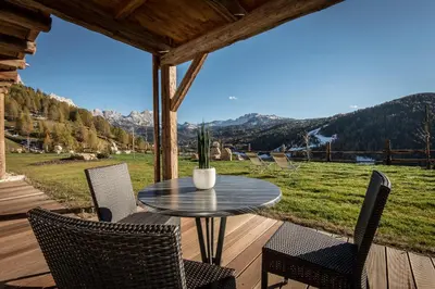 a kitchen and dining room with a table and chairs at Appartements Chalet Bandiarac in San Cassiano