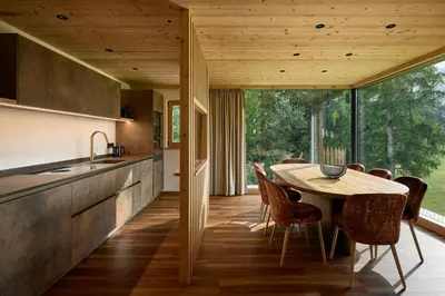 a kitchen and dining room with a table and chairs at Chalet La Varieté in La Villa