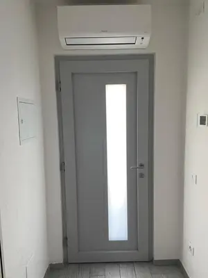 a door with a window in a room at Luis Home in Laives