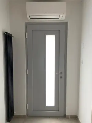 a door with a window in a room at Luis Home in Laives