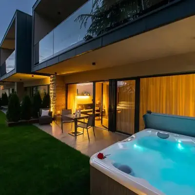 Haus Gregori Modern & Central Stay in Vineyard with Rooftop & Served Breakfast