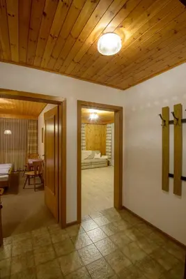 a living room with a hallway with a ceiling at Appartement Alpenblick in Valdaora