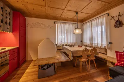 a kitchen and dining room with a table and chairs at Casa dell Alpinista a Cortina d Ampezzo in Cortina dʼAmpezzo
