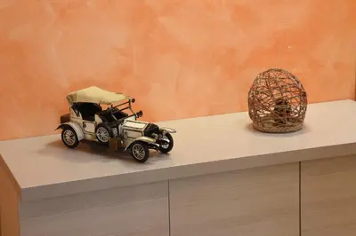 a toy car sitting on top of a shelf at Appartamento Fontanive in Masarè