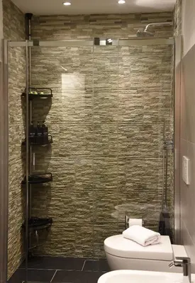 a bathroom with a toilet and a glass shower at Appartamento Fontanive in Masarè