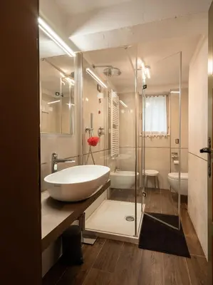 a bathroom with a tub and a sink and two toilets at Casa La Montanina, a due passi dal centro di Cortina in Cortina dʼAmpezzo