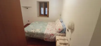 a small bedroom with a bed and a window at CasaSandra-Tres-Trentino in Tres