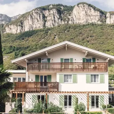 Pomella's Guesthouse