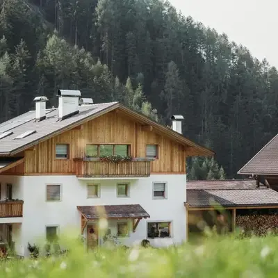 Großkarnaiderhof Ferienwohnungen-Bauernhof-Dolomiten-Natur Pur