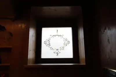 a window in a room with a wreath on it at Chalet Ampezzano di Marisa in Cortina dʼAmpezzo