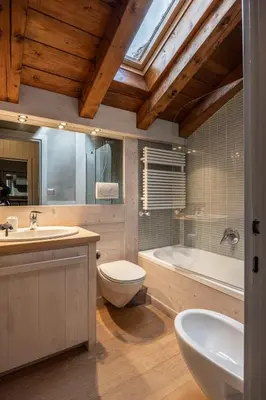 a bathroom with a sink and a toilet and a tub at Casa Funivia, immersa nel verde e vicina al centro di Cortina in Cortina dʼAmpezzo