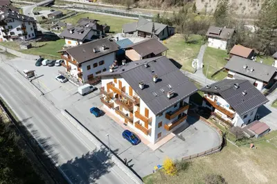 an overhead view of a house with a roof at 7 min dal centro, top per sciare e park in Piaia