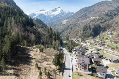 an aerial view of a town in a valley with mountains at 7 min dal centro, top per sciare e park in Piaia