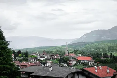 a view of a town with mountains in the background at Apartment Schoenblick in Caldaro