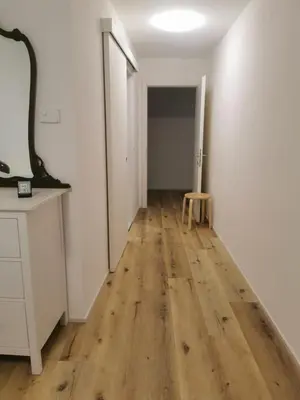 an empty room with a wooden floor and a white wall at Casa della Lavanda in Sarnonico