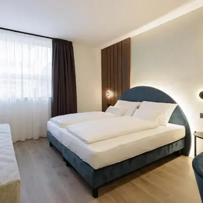 NAOMI Rooms
