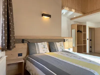 a bedroom with a bed in a room at Appartamenti LITEGOSA casa vacanza 3 in Panchia