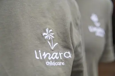 a shirt with the name of inca childcare on it at Linara Mountain Family Stay in Valles