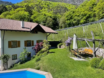 a house with a yard with a swimming pool at Weißhaus Hof in Caldaro