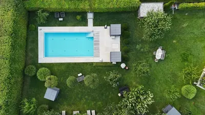 an overhead view of a swimming pool in a yard at Der Unterwirt Guesthouse - Pool & JRE Restaurant in Chiusa