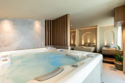 a hot tub in a hotel room at Alea Living in Tirolo
