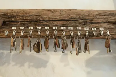 a bunch of keys hanging on a wall at B&B Öboluckna in Molini di Tures