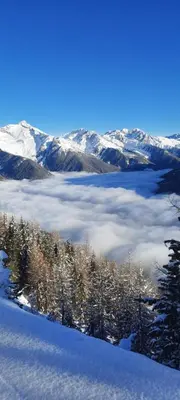 a view of a valley of clouds in the snow at B&B Öboluckna in Molini di Tures