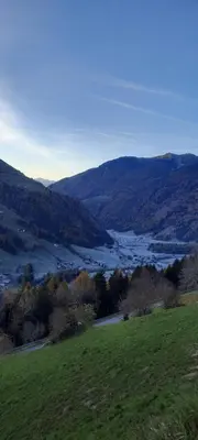 a view of a valley with a river and mountains at B&B Öboluckna in Molini di Tures