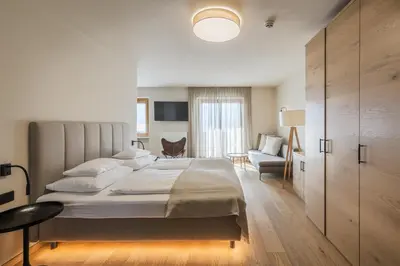 a bathroom with a large sink and a bedroom at Michael Am Waal in Schenna
