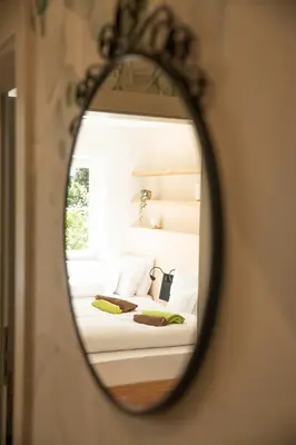 a mirror reflecting a bed in a bedroom at Apartment Chiusa in Chiusa