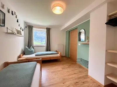 a bedroom with a bed and a window at Haslingerhof - Ferienwohnung Hirzer in Saltusio