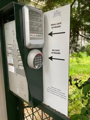 a parking meter with a cell phone on it at Villa Jasmine in Bolzano