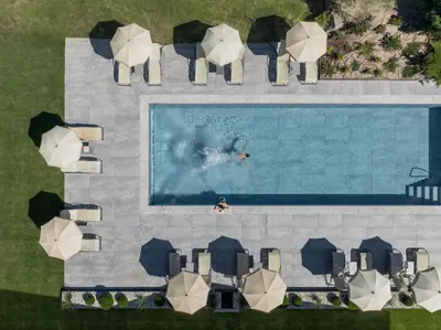 an overhead view of a swimming pool with umbrellas at Luxury Spa Suite in Siusi