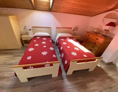 two twin beds in a bedroom with a dresser at Appartamento Franca in Pera