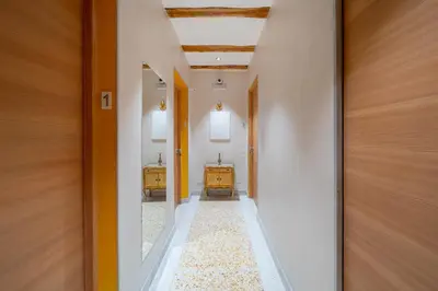 an empty hallway with a hallway at Gardar Studio Fox in Bolzano