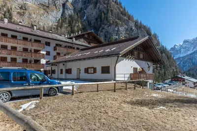 a group of birds standing in front of a building at Principe Marmolada 154 in Rocca Pietore
