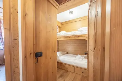 a wooden cabin with two bunk beds in it at Casa Col, vicina alle piste da sci e con vista Dolomiti in Cortina dʼAmpezzo