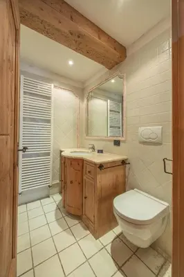 a bathroom with a toilet and a sink at Casa Col, vicina alle piste da sci e con vista Dolomiti in Cortina dʼAmpezzo