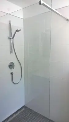 a shower with a glass door in a bathroom at Saringerhof in Rablà