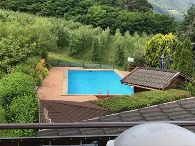 an overhead view of a swimming pool in a garden at Saringerhof in Rablà