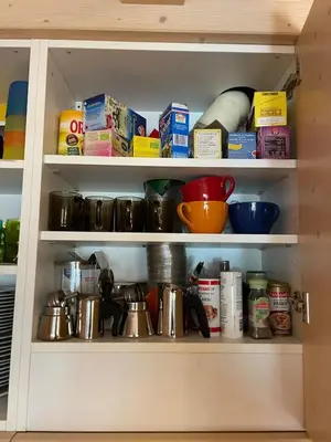 a cupboard filled with lots of kitchen items at Love Mountain House in Campestrin