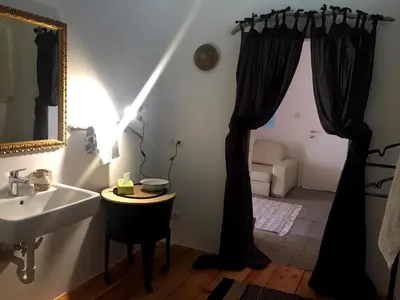 a bathroom with a sink and a mirror at Schöne Altstadtwohnung im Herzen der Stadt in Bolzano