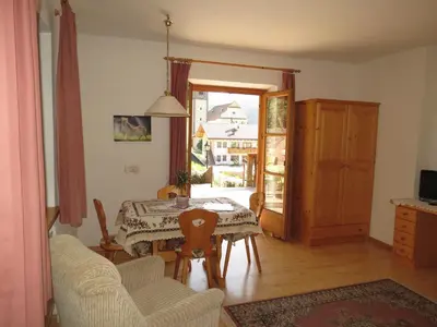 a living room with a table and chairs and a window at Agriturismo Kabishof in Funes