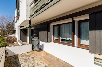 a house with windows on the side of it at Trilo Fiéma in Panchia