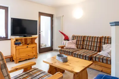 a living room with a couch and a tv at Trilo Fiéma in Panchia