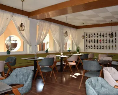 a restaurant with tables and chairs and windows at Hotel Mondschein in Plaus