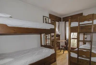 a room with two bunk beds and a desk at Ca de Rupe in Chiave