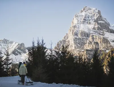 a person on skis in front of a mountain at Panorama-Designapartment mit Kamin, Terrasse & Bergblick Nähe Sterzing - Villa Tribulaunblick in Colle Isarco