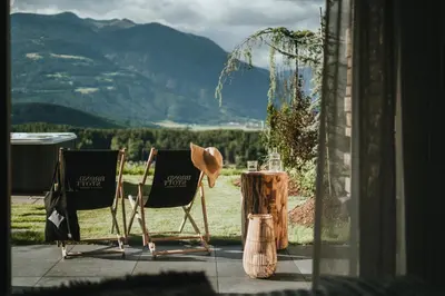 a garden with a tub in the middle of a field at Brondstott Farm & Suites Kronplatz in Riscone